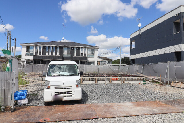 【小山市小山新築アパートの建物外観】