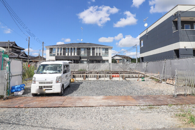 【小山市小山新築アパートの建物外観】