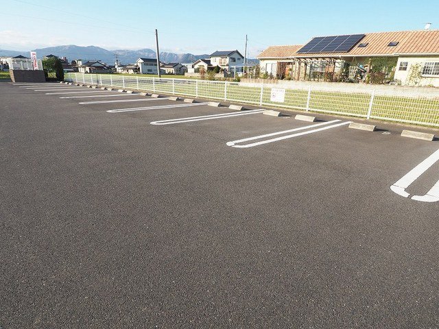 【行橋市北泉のアパートの駐車場】