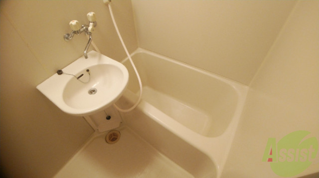 バス・シャワールーム　お風呂です。日々の疲れをしっかりととれそうです。