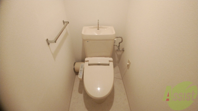 トイレ　大変便利なウォッシュレットもついております。