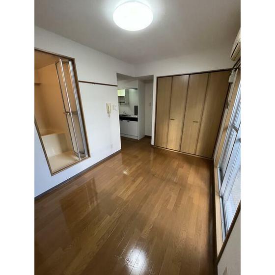 居室・リビング　角部屋２面採光♪