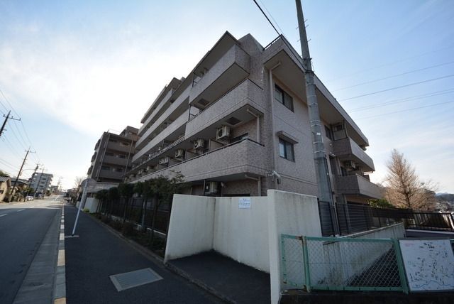 【ライオンズマンション東青梅第三の建物外観】