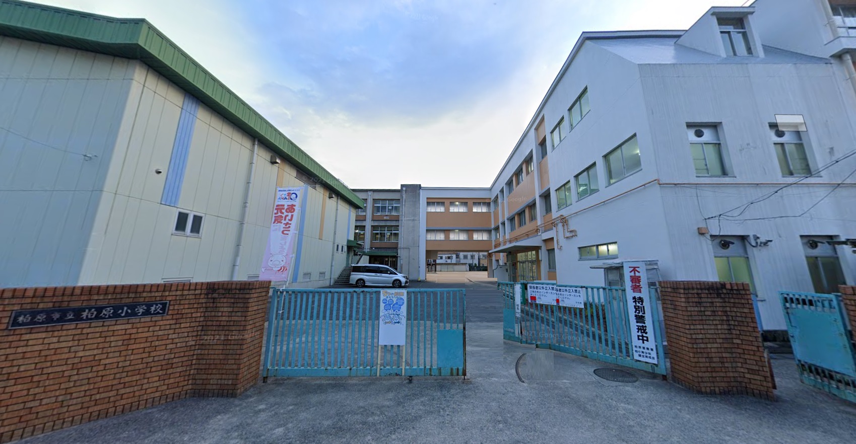 小学校　柏原市立柏原小学校（小学校）まで643m