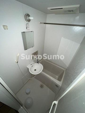 バス・シャワールーム　落ち着いた空間のお風呂です