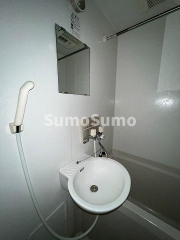 洗面設備　ゆったりとスペースのある洗面所