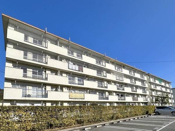 和歌山市善明寺のマンションの建物外観