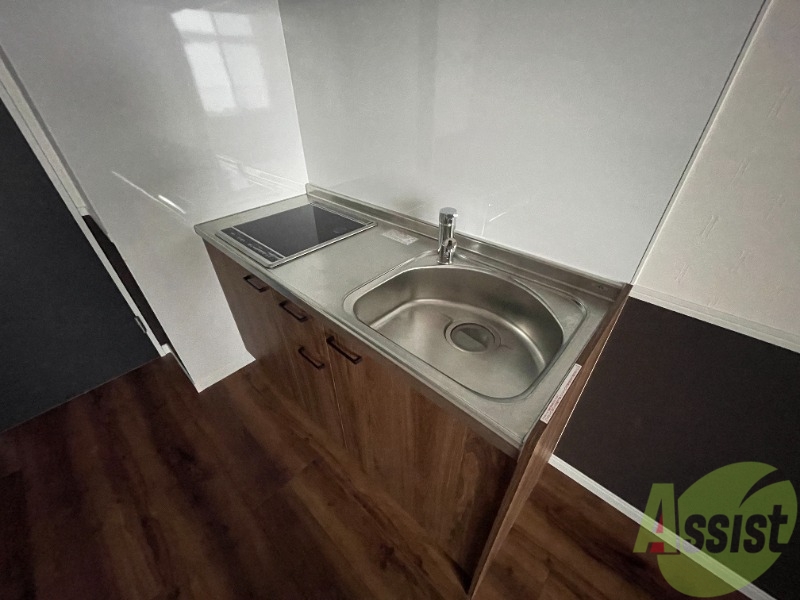 キッチン　キッチンはこちらのＩＨクッキングヒーター付きになりますね。