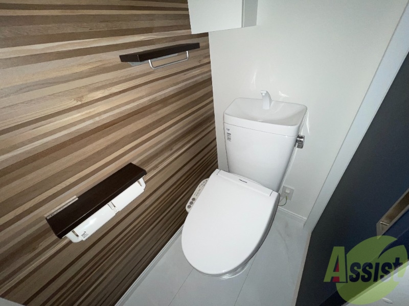 トイレ　トイレはこちらのウォシュレット付きになりますね。