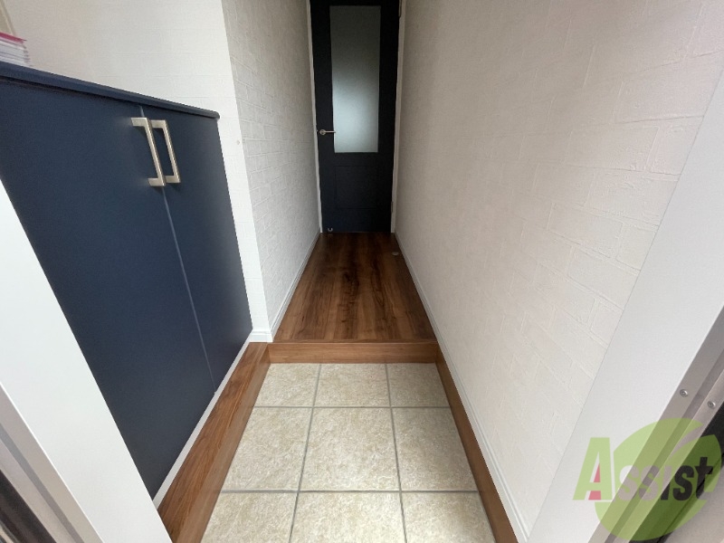 玄関　外から玄関を撮影してみました。広いリビングに繋がっています。