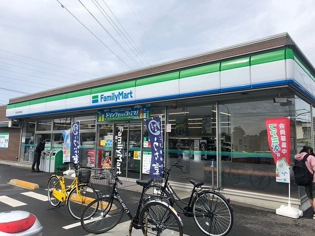 コンビニ　ファミリーマート国立青果市場前店（コンビニ）まで117m