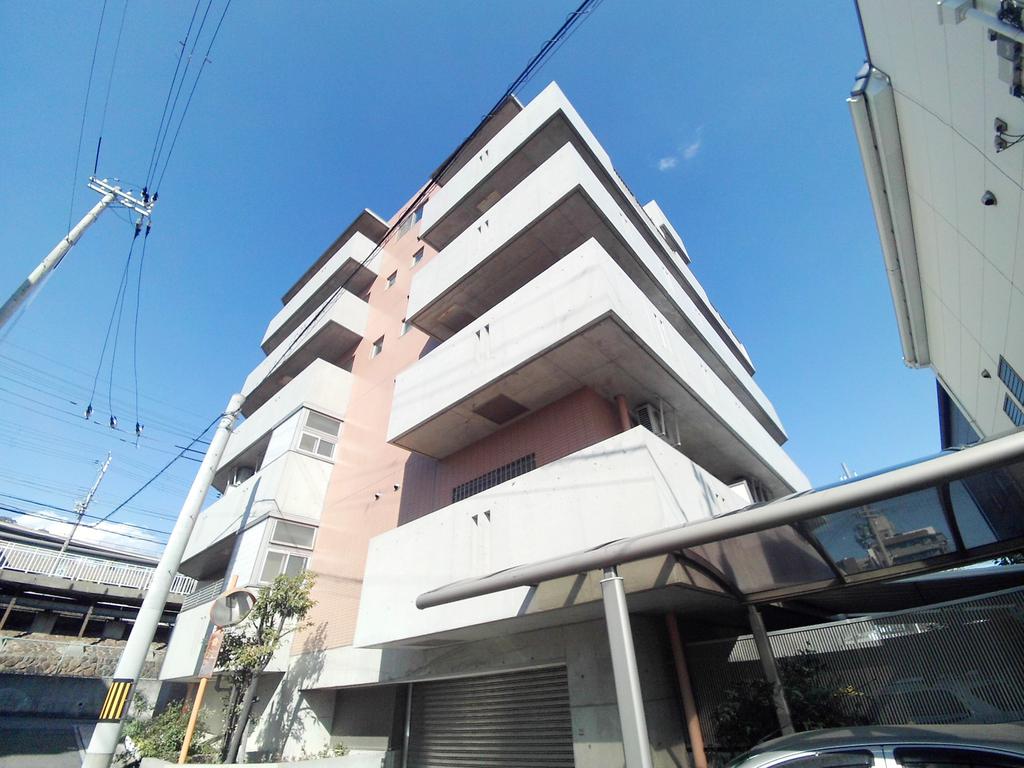建物外観　阪急御影駅前のマンションです