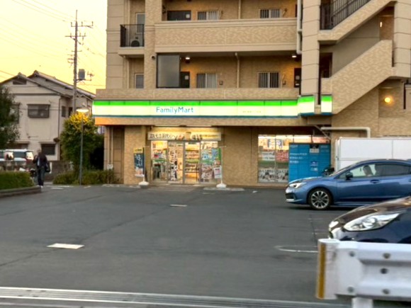コンビニ　ファミリーマート浦和領家一丁目店（コンビニ）まで302m