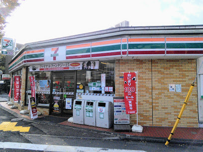 コンビニ　セブンイレブン（コンビニ）まで227m