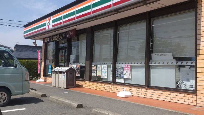 コンビニ　セブンイレブン（コンビニ）まで411m