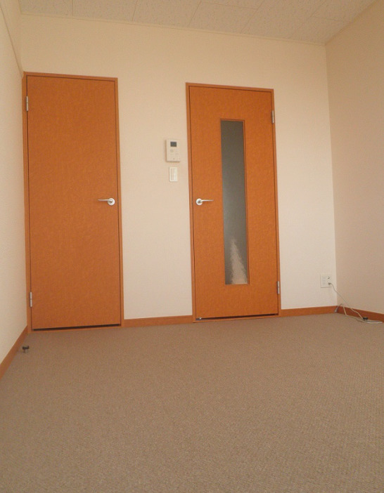 その他部屋・スペース　１階はフローリング、2階以上はカーペットになります。