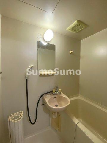 洗面設備　脱衣スペースもあります