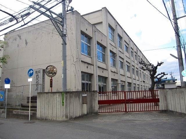 【広島市安佐南区川内のアパートの小学校】