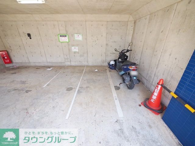 【横浜市緑区中山のマンションの駐車場】