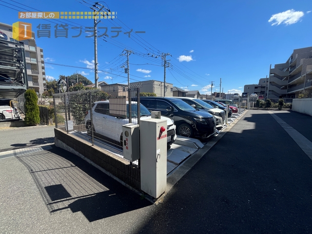 【松戸市東松戸のマンションの駐車場】