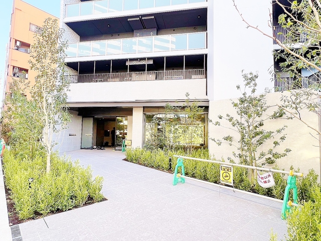 エントランス　オートロック・防犯カメラ