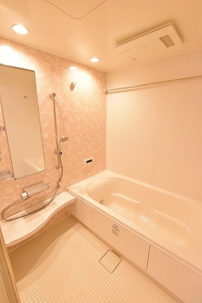 バス・シャワールーム　★オートバス／追い焚き機能★★浴室乾燥機(暖房・涼風機能)★