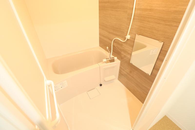 バス・シャワールーム　ピカピカのお風呂です。