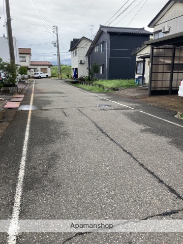 その他　前面道路（その他）まで0m
