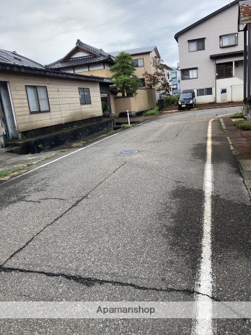 その他　前面道路（その他）まで0m