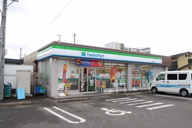 コンビニ　ファミリーマート（コンビニ）まで1600m