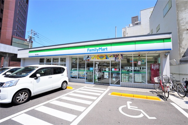コンビニ　ファミリーマート栗林公園前店（コンビニ）まで231m