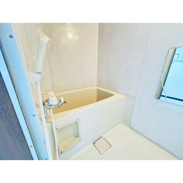 バス・シャワールーム　コンパクトで使いやすいお風呂です