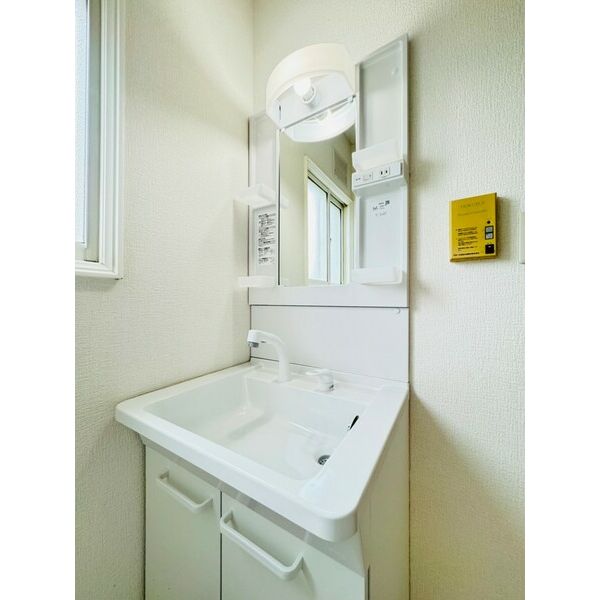 洗面設備　朝の支度にも助かる、独立の洗髪洗面化粧台