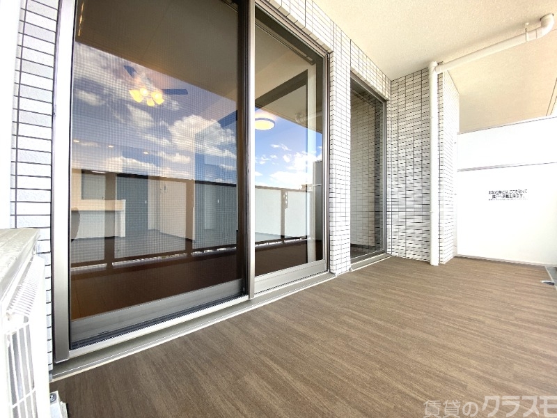 バルコニー　広めで明るいバルコニー！