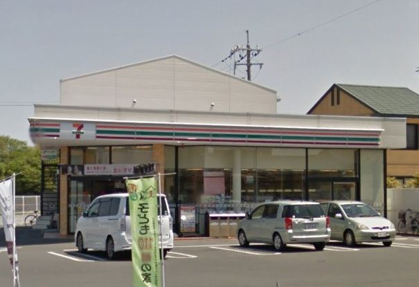 コンビニ　セブンイレブン（コンビニ）まで696m
