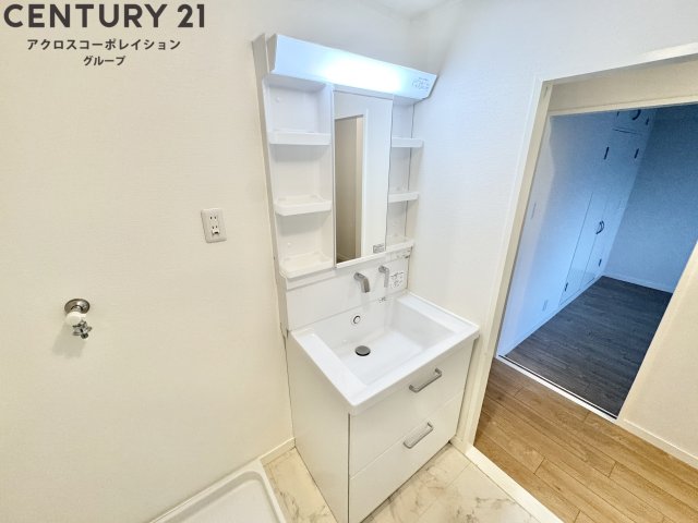 洗面設備　室内に洗濯機置場があります