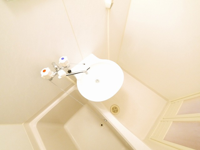 バス・シャワールーム　落ち着いた空間のお風呂です