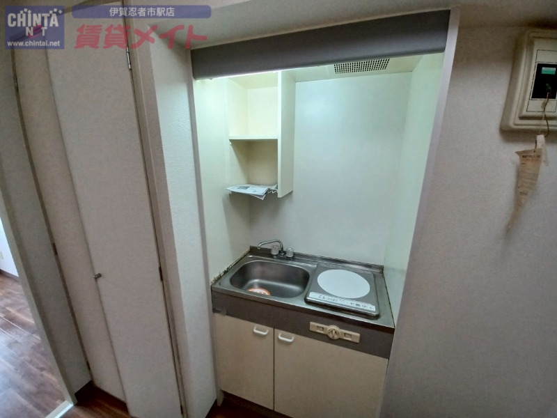 キッチン　別部屋参考写真となります。