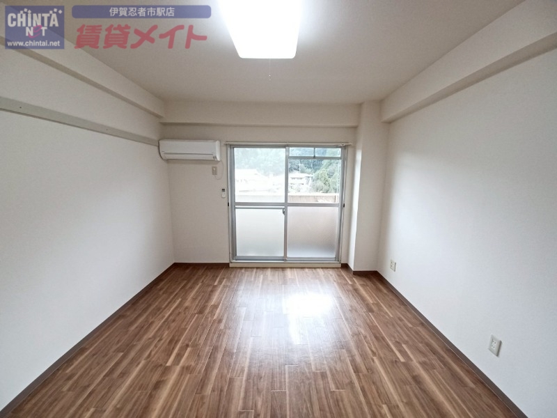 居室・リビング　別部屋参考写真となります。