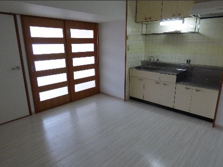 居室・リビング　※別号室の写真です。