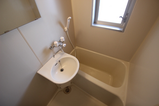 バス・シャワールーム　※別号室の写真です。