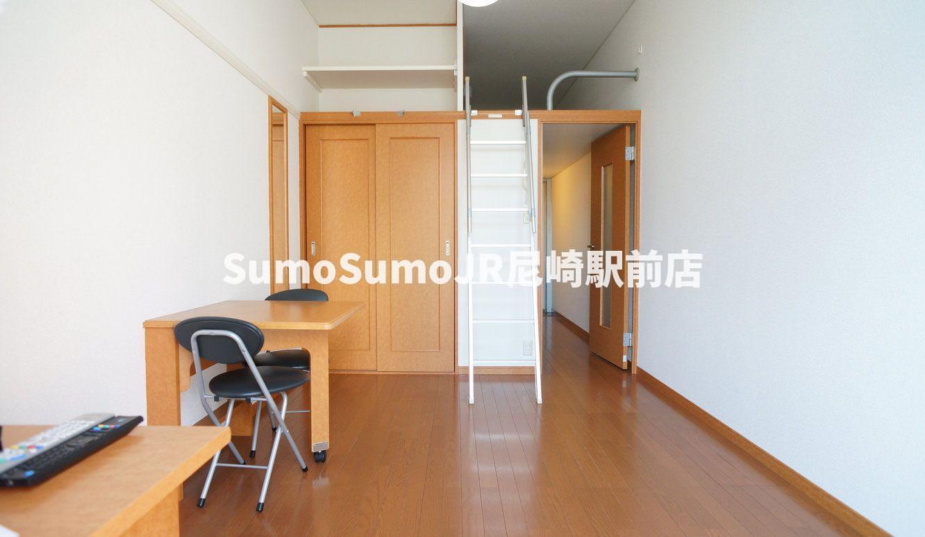 居室・リビング　こちらのリビングで趣味の時間をお楽しみください