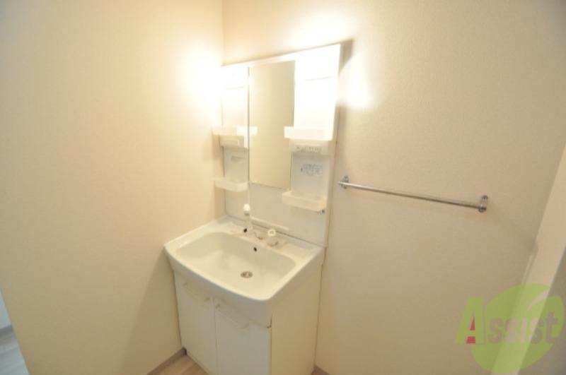 洗面設備　独立洗面台があります、朝の身支度もバッチリ