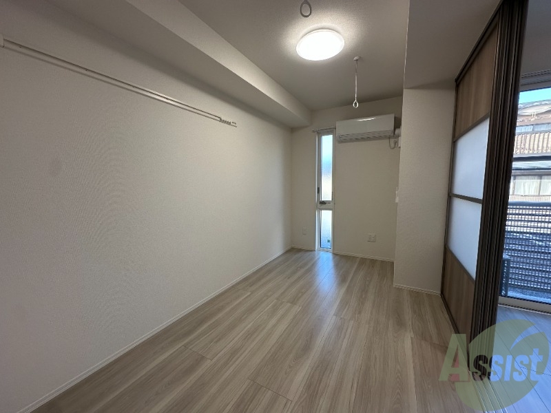 その他部屋・スペース　寝室になりそうな洋室です。シンプルで落ち着きますね。