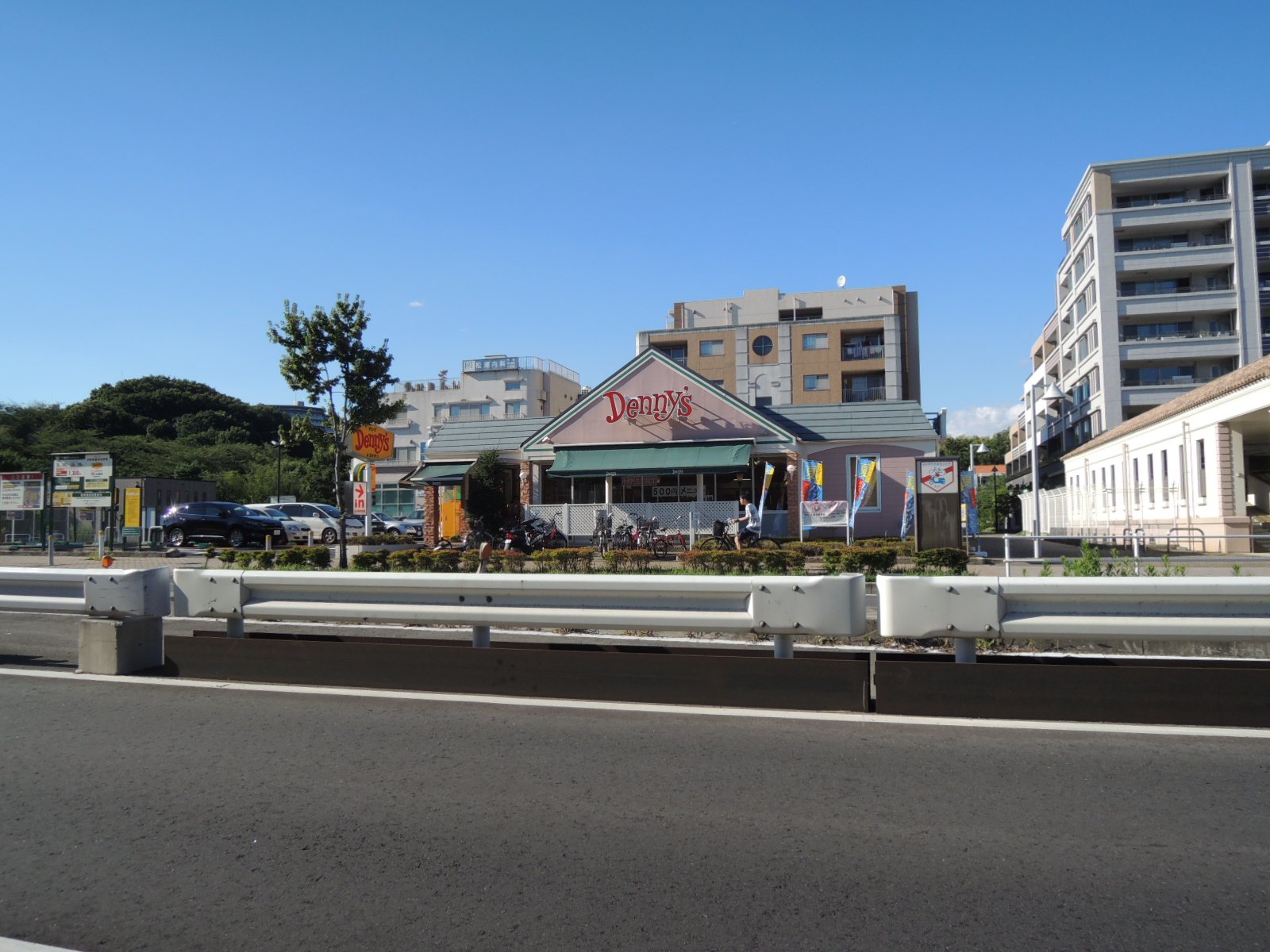 飲食店　デニーズ横浜都筑店（飲食店）まで768m