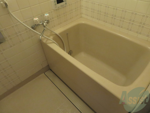 バス・シャワールーム　浴室はこちらのユニットバスになりますよー。