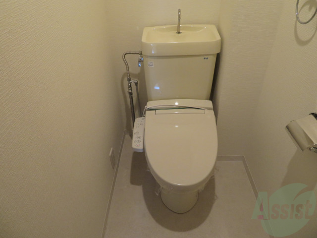 トイレ　トイレはこちらのウォシュレット付きになりますね
