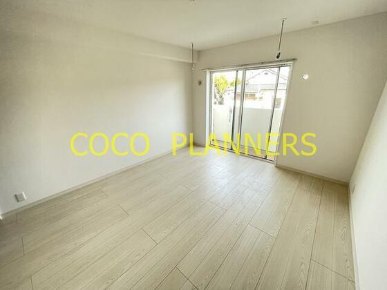 居室・リビング　※別号室の写真です。現況優先となります。