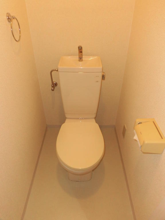 ＪＲ山陽本線 加古川駅 徒歩8分 3階建 築29年のトイレ写真