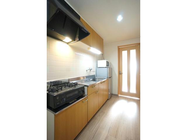 キッチン　２口ガスコンロ・冷蔵庫・電子レンジ